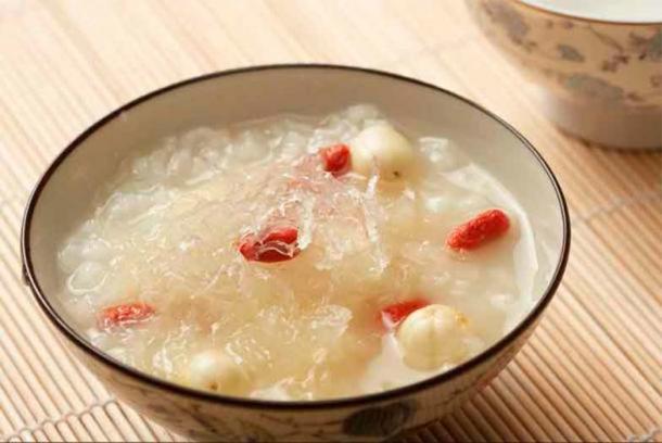 Antik Dünyada Afrodizyak - Yenilebilir Kuş Yuvası çorbası, bir Çin lezzeti ve tarihin en tuhaf yiyeceklerinden biri. Bir gıda olarak protein ve besin değeri açısından son derece zengindir. 