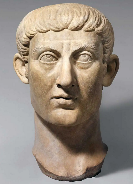 MS 325-370 yılları arasında Hıristiyanlığı kabul eden ilk Roma İmparatoru olan İmparator I. Konstantin'in mermer büstü, MET 