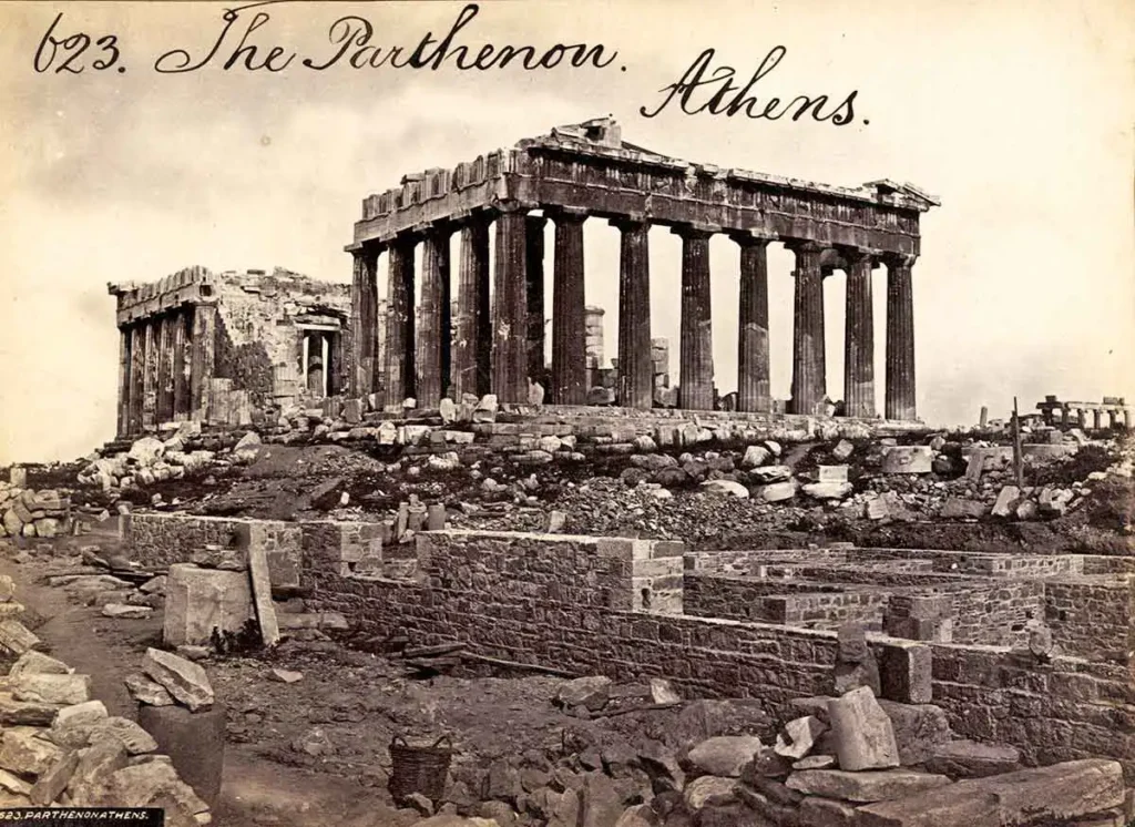 Parthenon Tapınağı çatısının tamamen yıkılması, İngiliz fotoğrafçı Francis Frith tarafından 1850-1870 yılları arasında çekilen fotoğraf, Londra'daki V&A Müzesi aracılığıyla