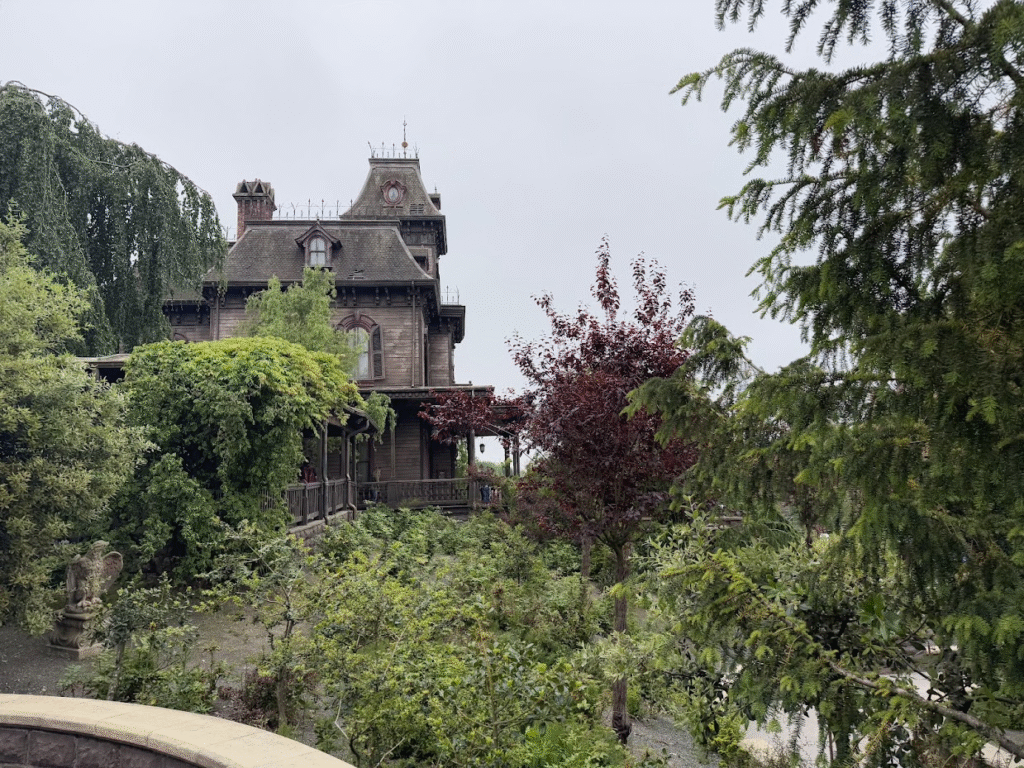 Disneyland Paris Park Frontier Alanı Phantom Manor