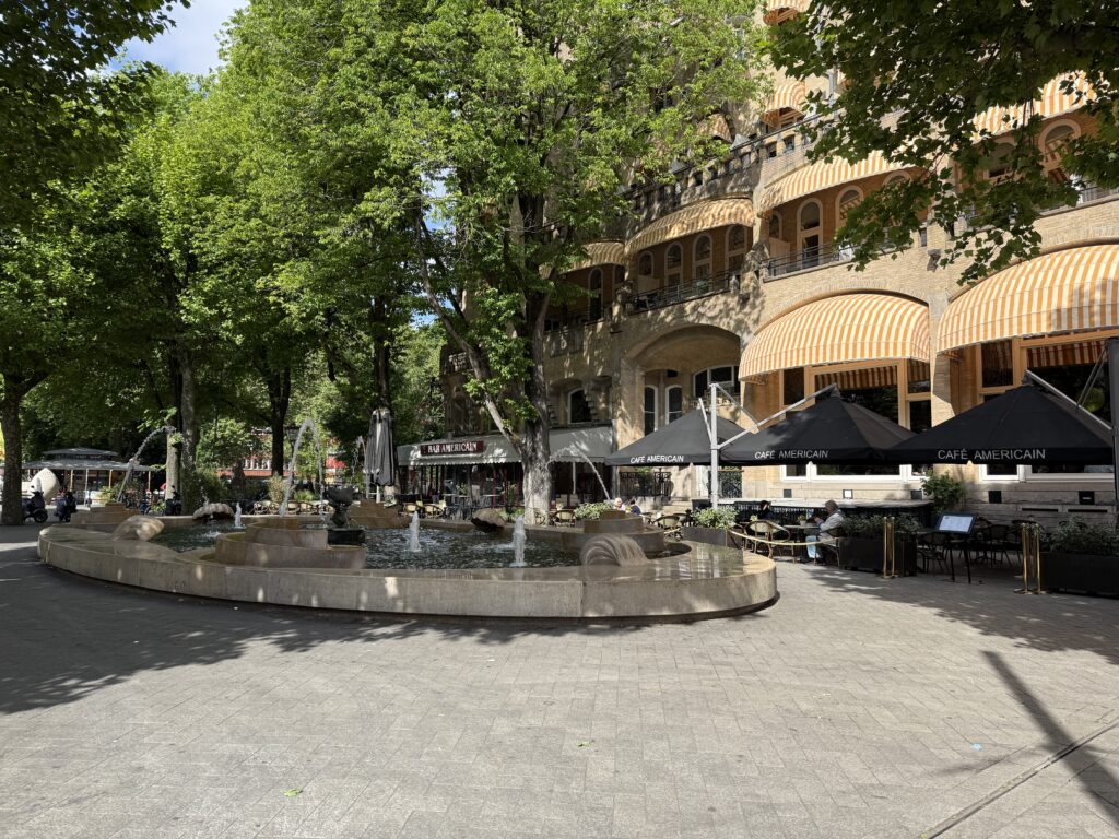 Amsterdam Gezi Rehberi - Leidsplein Ünlü Meydanı