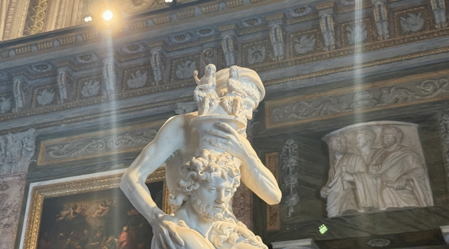 Bernini Burghose Galerisi Aeneas, babası ve oğlu
